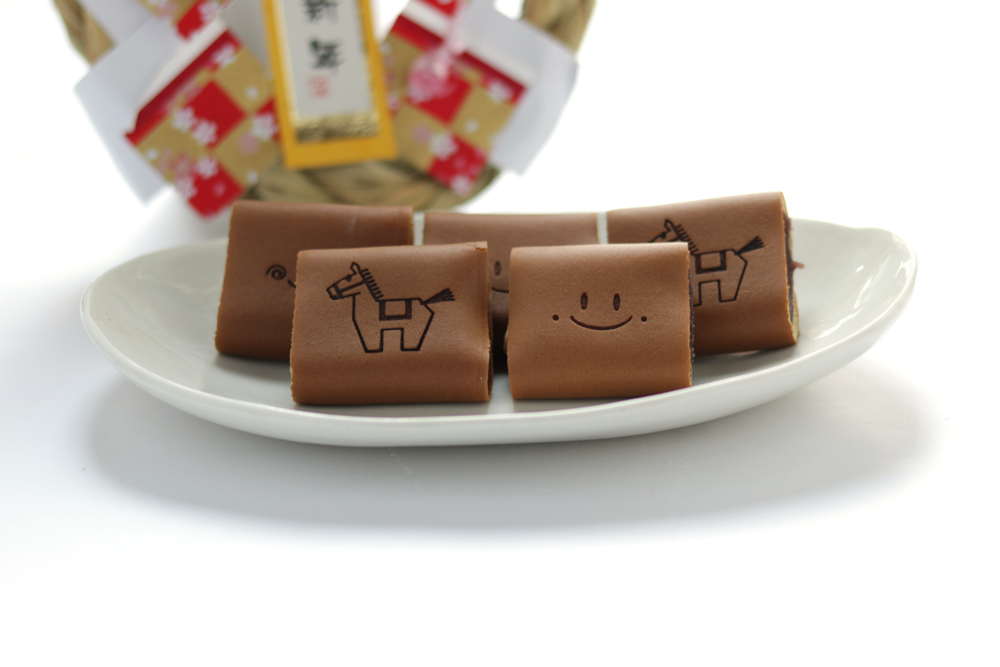 お正月限定　和菓子　簡単なお年賀、ちょっとしたプレゼントに
